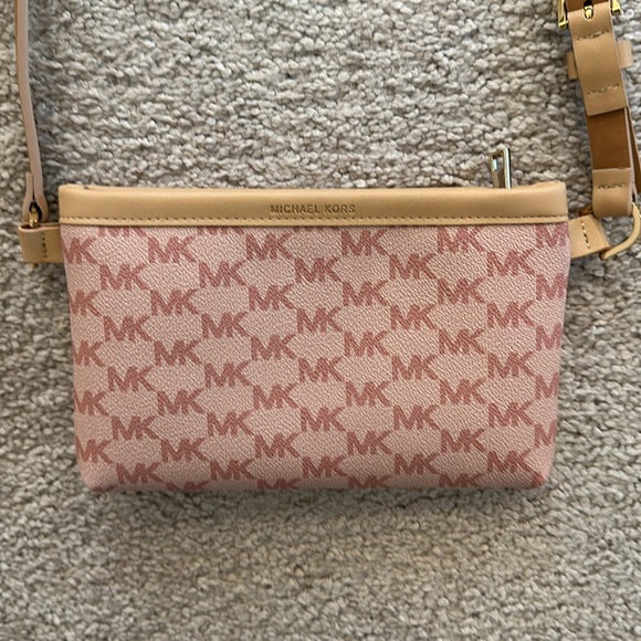 MK small bag never used - Picture 2 of 5